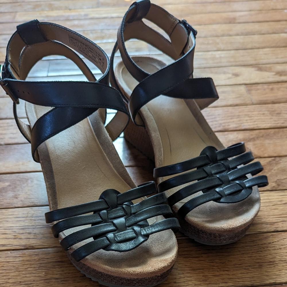 Vionic Clarisa Wedge Sandals
